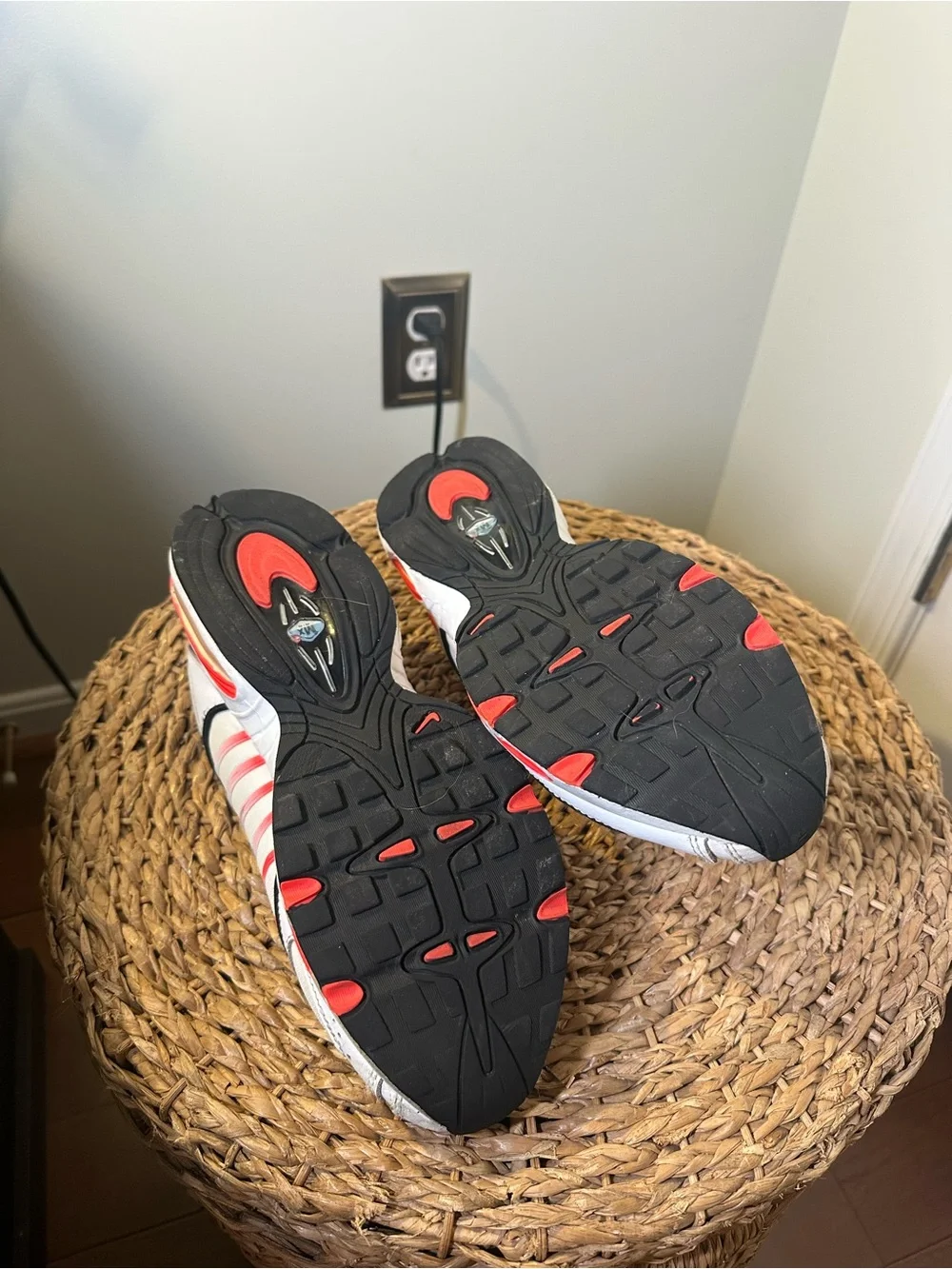 Nike Air Max Shoes Mens Size 9 White Black Orange Running